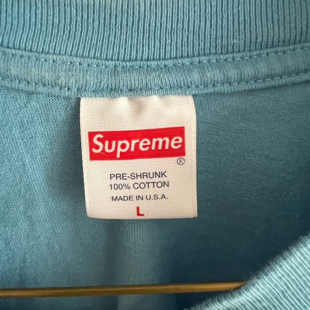 Supreme - Picture 2 of 4